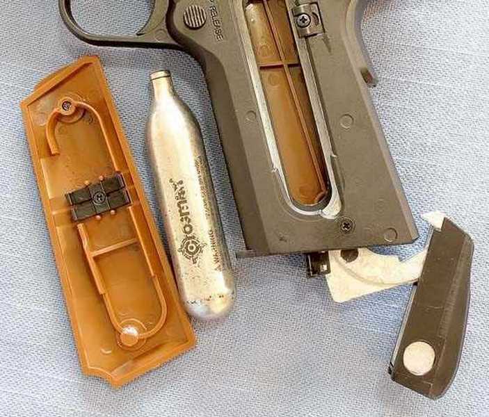 Winchester model 11 16-shot BB pistol grip open