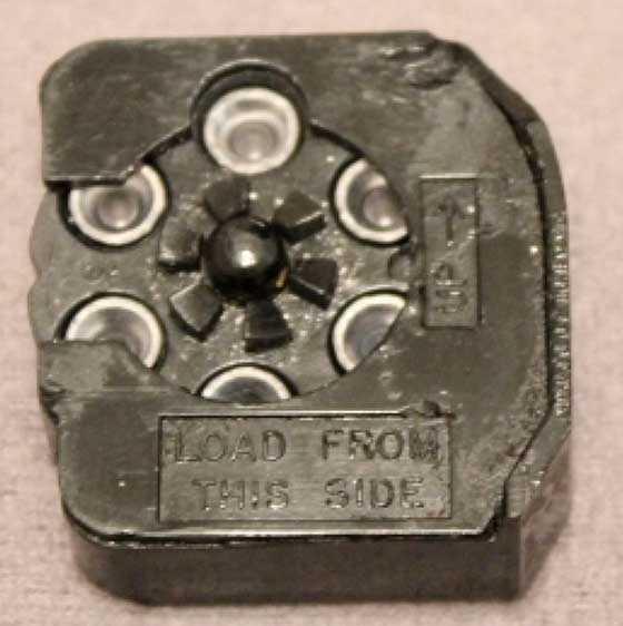 Crosman 622 magazine rear