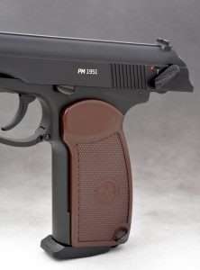 The manual safety on the Gletcher PM 1951 is accurate in design but does not function as a de-cocker like the original Makrov model.