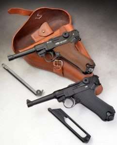 One very big difference is the use of a self contained CO2 BB magazine with the Umarex (bottom) and a separate stick magazine for the Gletcher.