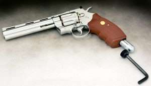 The new revolvers use a seating cap that unscrews from the base of the frame, allowing a CO2 capsule to be inserted without having to remove the grips.