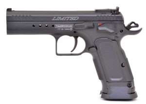 The airgun comes in at almost the same overall dimensions and weight as the 9mm model with an overall length of 8.43 inches vs. 9.0 inches, and weight (with empty magazine) of 43.1 ounces, one ounce lighter than the 9mm.