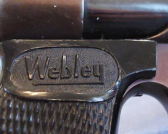 06-30-10-02-Webley-Junior-grip