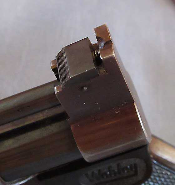06-30-10-04-Webley-Junior-latch