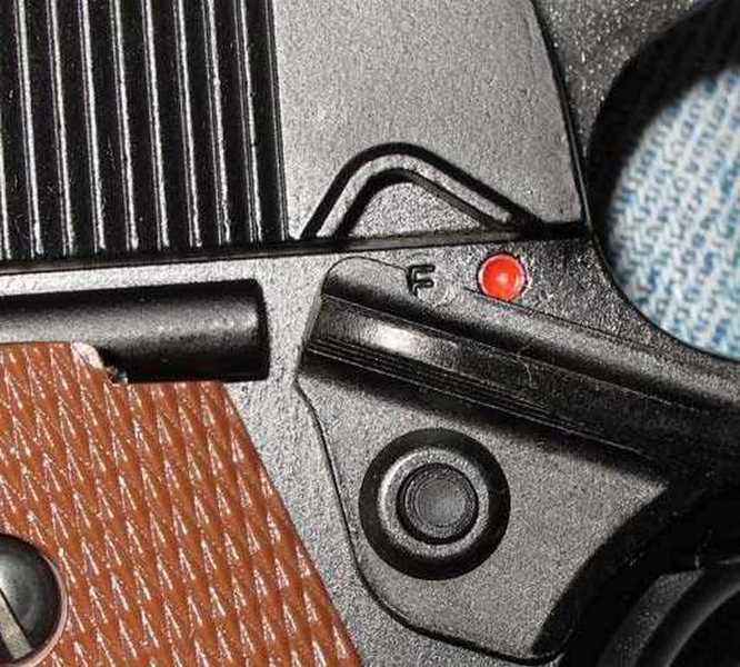 Winchester model 11 16-shot BB pistol safety