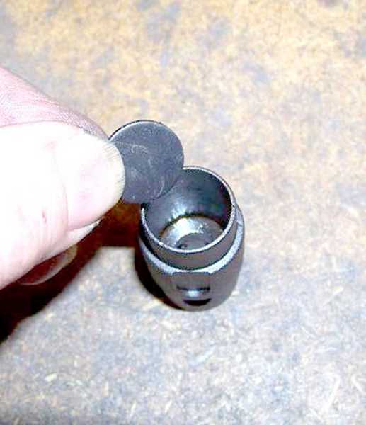 Gas spring spring retainer