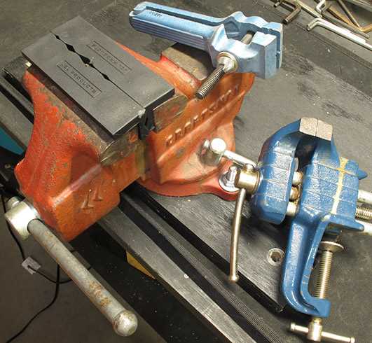 tools vises