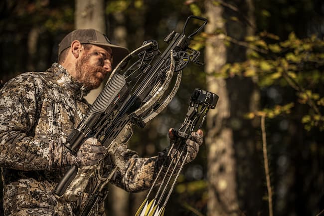bowhunter attaching quiver to underside of crossbow