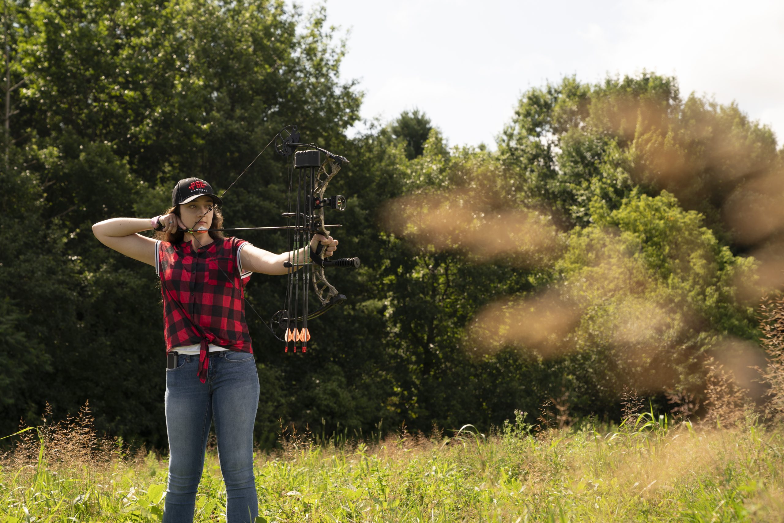 archer shooting compound bow