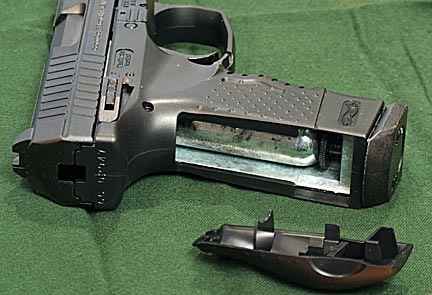 back of the Walther CP99: Loading fresh CO2 cartridge